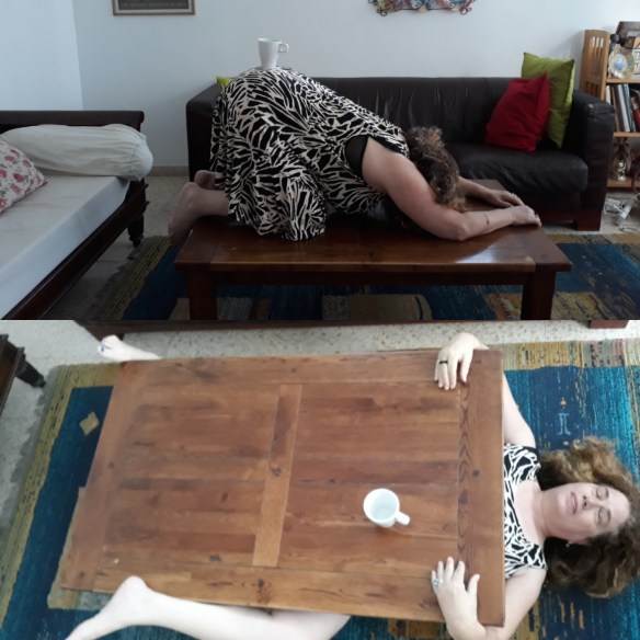 מעל ומתחת לשולחן